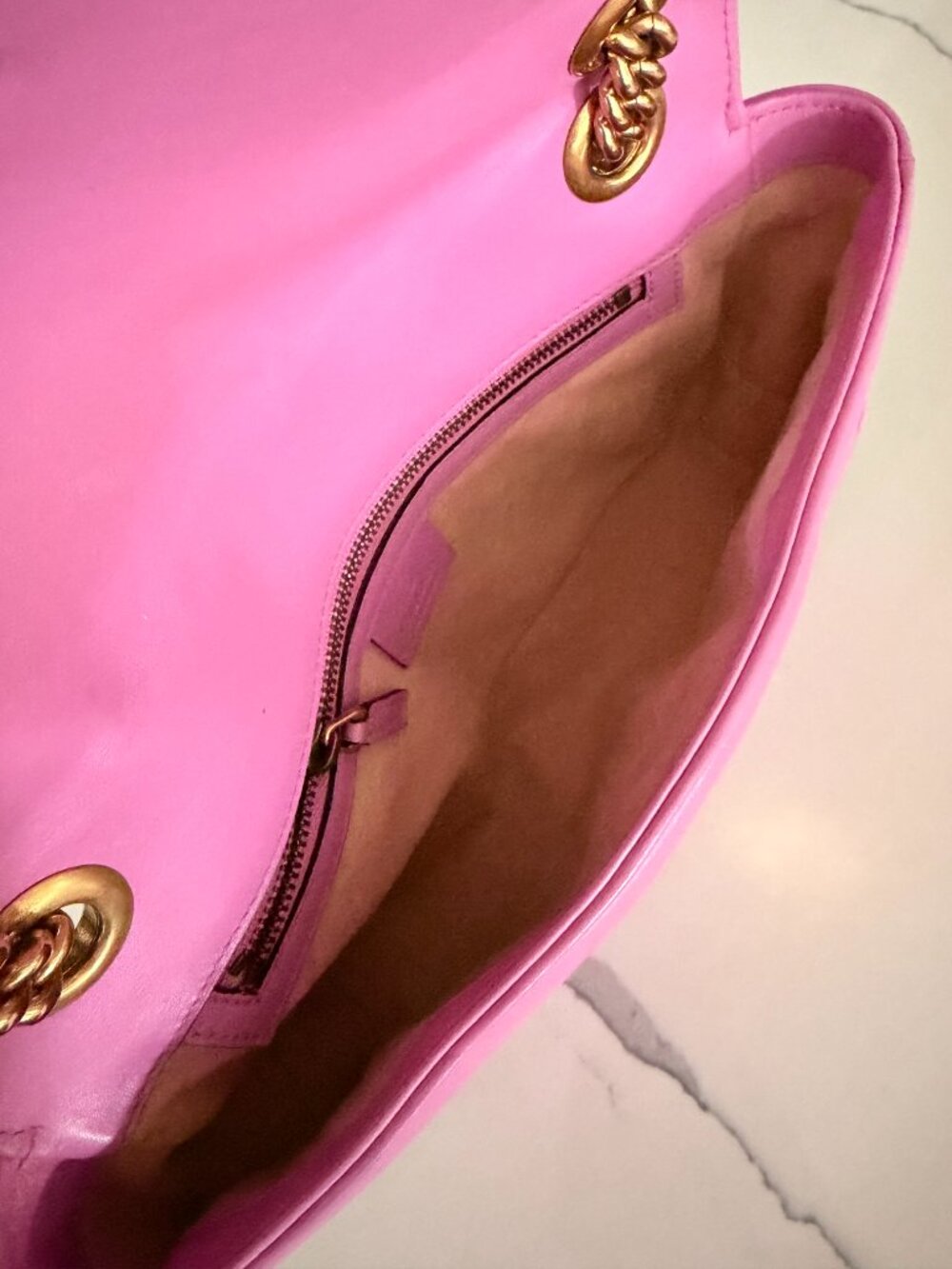 Gucci GG Marmont Medium Matelassé Shoulder Bag Fuchsia Pink Leather - Picture 4 of 6